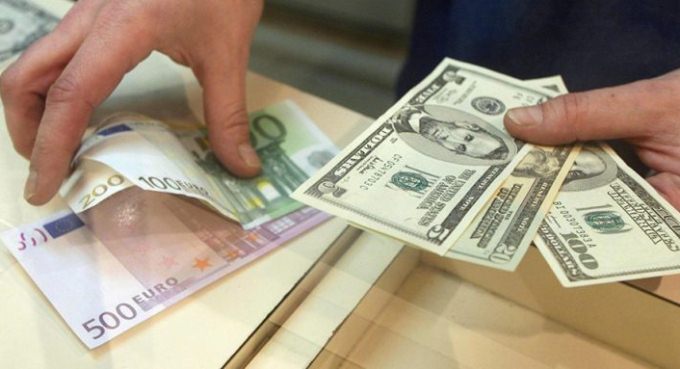 Tkurren depozitat bankare ne Mars: Bizneset dhe individet nuk kursejne me ne valute